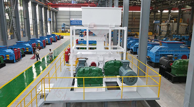 1000x600型高壓輥磨機(jī)制砂生產(chǎn)現(xiàn)場