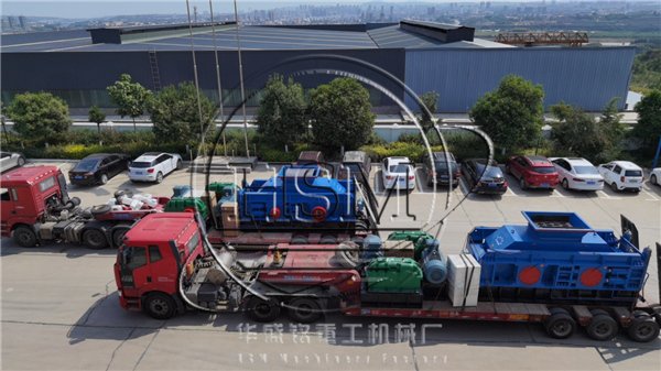 兩臺1810型液壓對輥破碎機(jī)一起發(fā)往河北秦皇島
